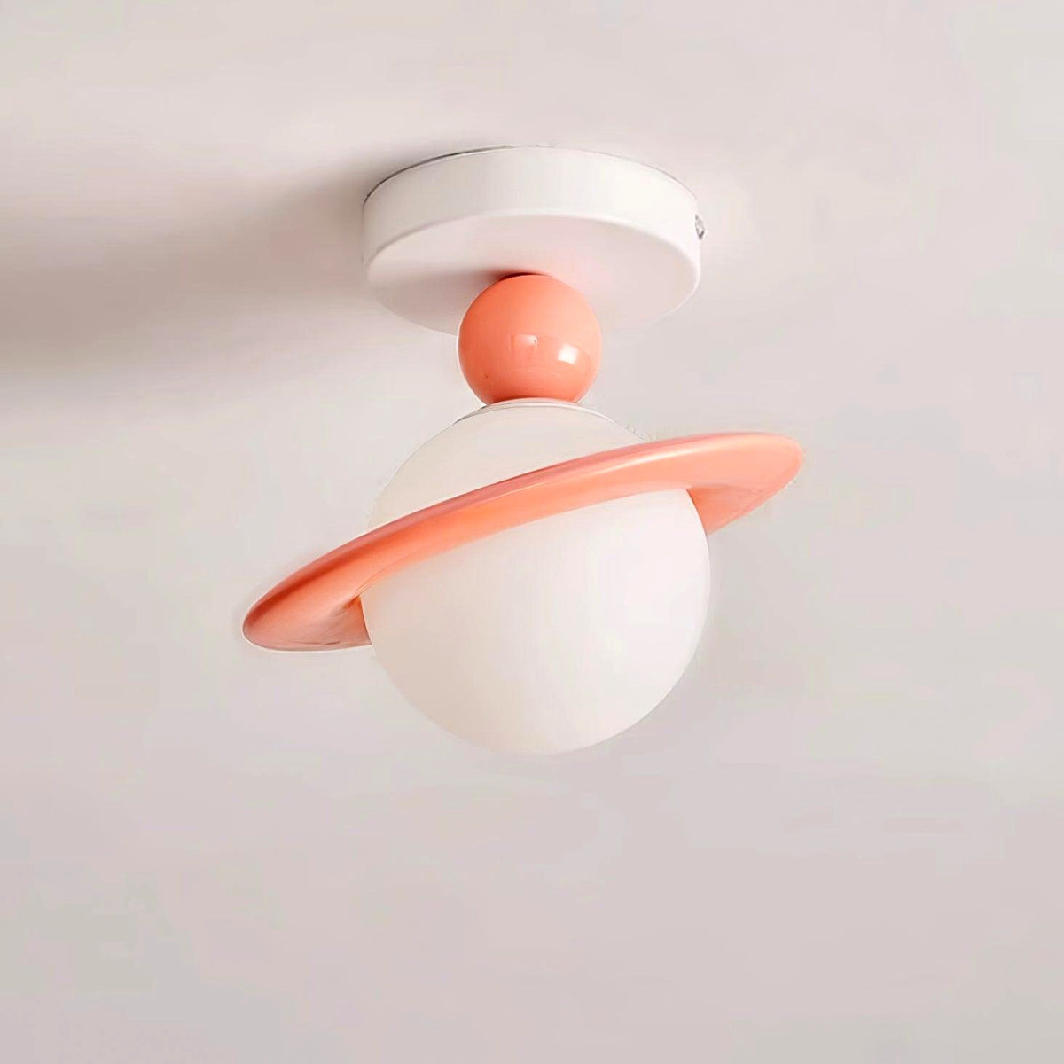 Détail de la finition métal sur le modèle rose