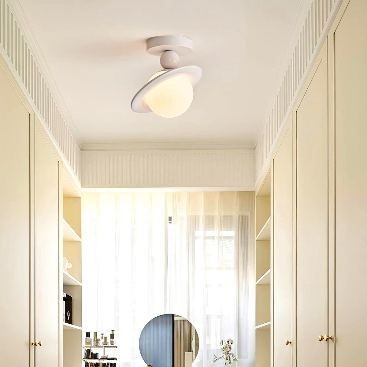 Lustre vert dans une salle de bains moderne
