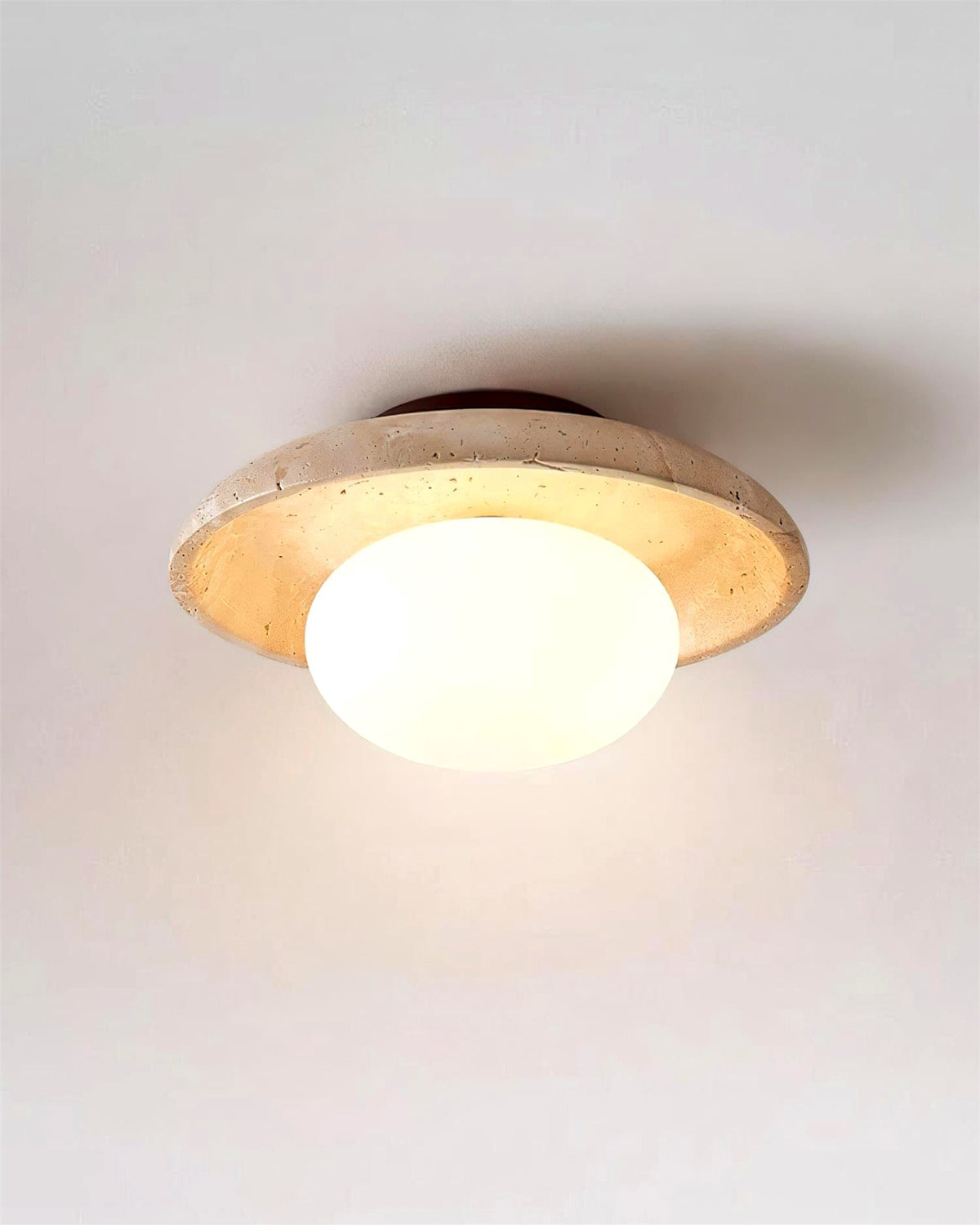Luminaire allumé diffusant une lumière douce à travers le verre